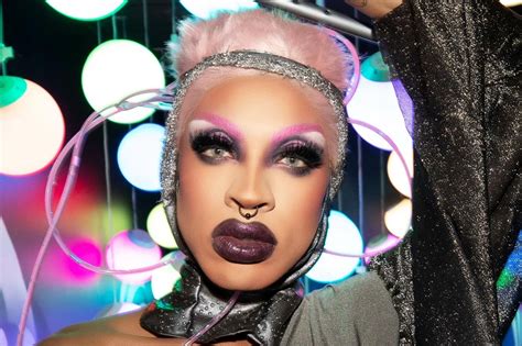 yvie oddly twitter|@OddlyYvie .